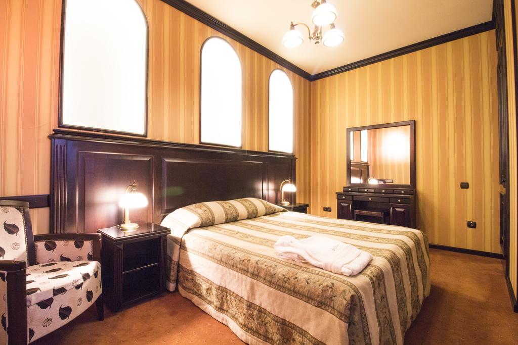 Attache Hotel Kiev Luaran gambar